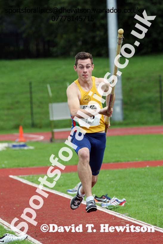 Mens pole vault Northern Inter-Counties under-17s and 15s at Witton Park, Blackburn. Photo: David T. Hewitson/Sports for All Pics